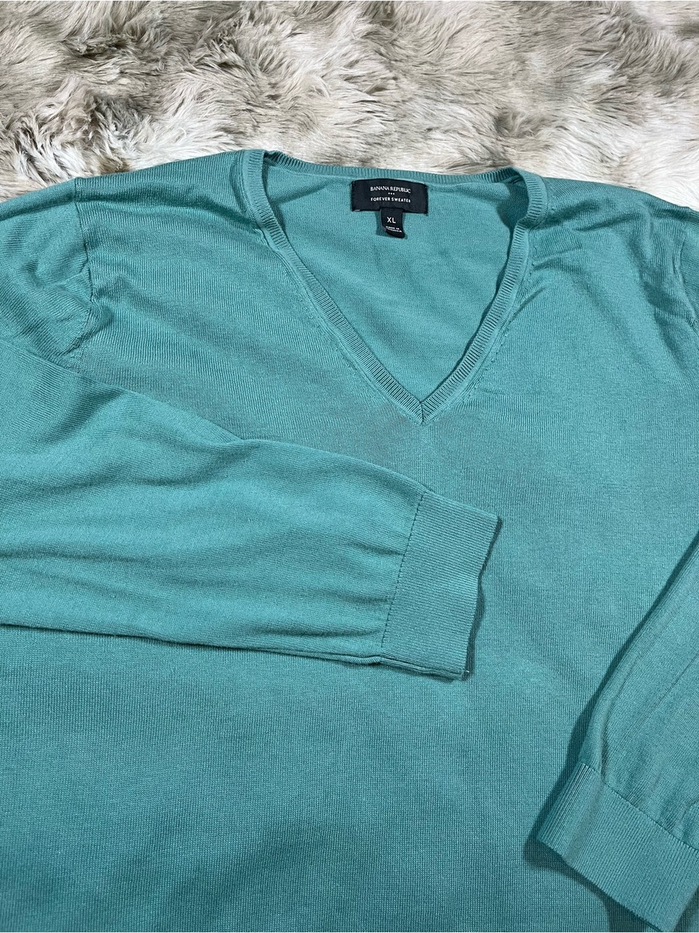 Banana Republic Women’s V-Neck Sweater - Aqua Green